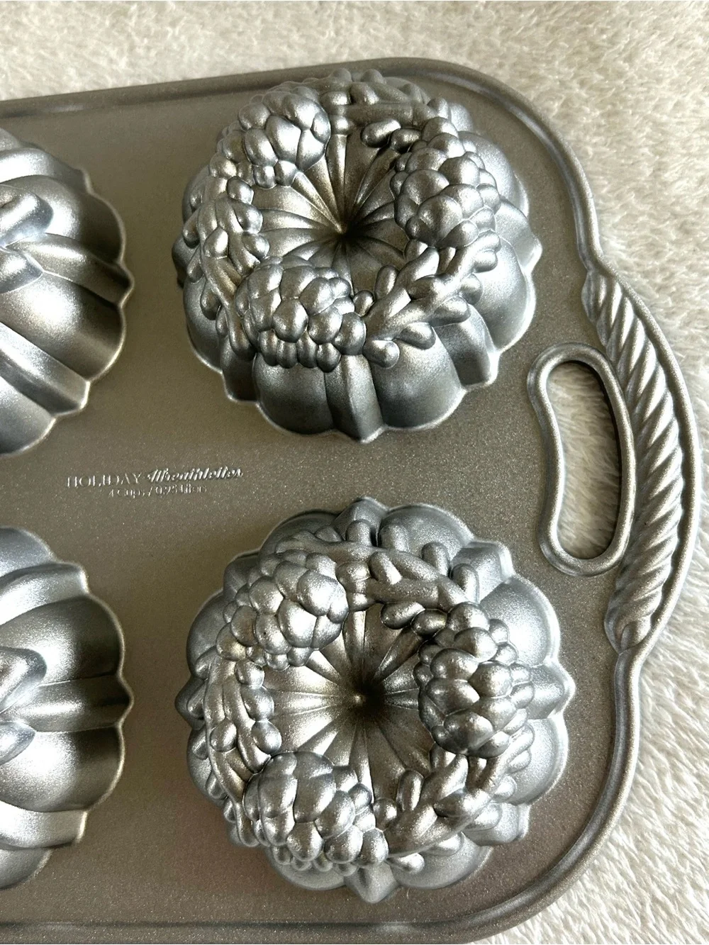 Nordic Ware Wreathlettes Pan Baking Holiday Cake Mold Christmas NEW